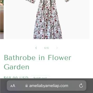 Like brand new!! Amelia by Amelia floral robe. Sold out online.